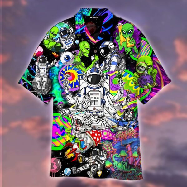 Astronaut Alien Hippie Hawaiian Shirt – Beachwear For Men – Gifts For Young Adults