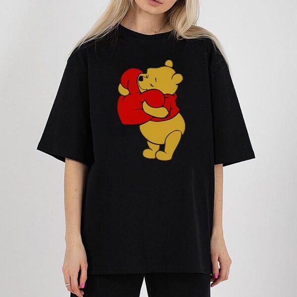 Funny Disney Winnie The Pooh Hug A Heart Gift For Valentine’s Day T-Shirt