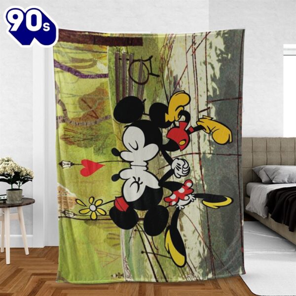 Mickey and Minnie Fan Gift, Disney Valentine’s Day Gift, Minnie and Mickey Kiss Comfy Sofa Throw Blanket Gift
