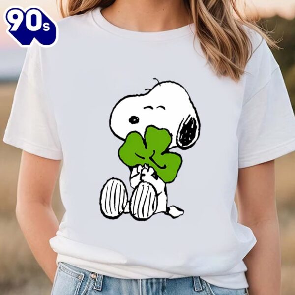 Snoopy Shamrock Hug St Patricks Day T-Shirt