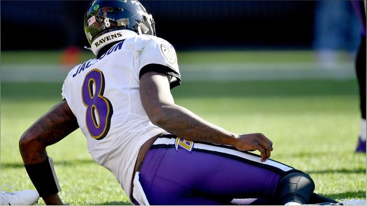 Lamar Jackson: The Unstoppable Force of the NFL - -441575143