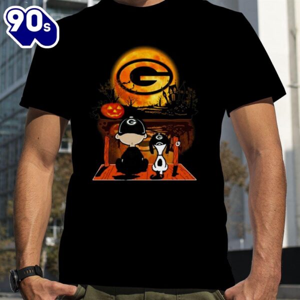 Snoopy And Charlie Brown Green Bay Packers Sitting Under Moon Halloween T-Shirts