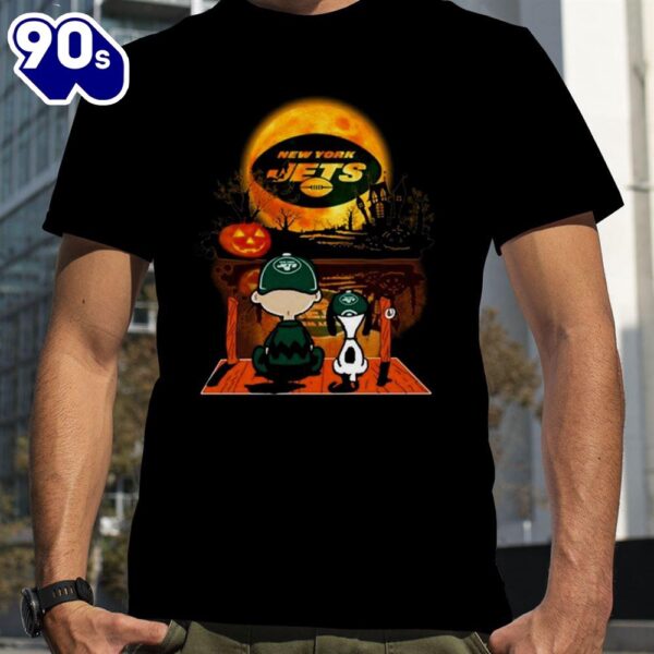 Snoopy And Charlie Brown New York Jets Sitting Under Moon Halloween T-Shirts