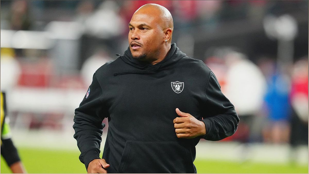 Support Grows for Antonio Pierce as Raiders' Head Coach - -1437858209